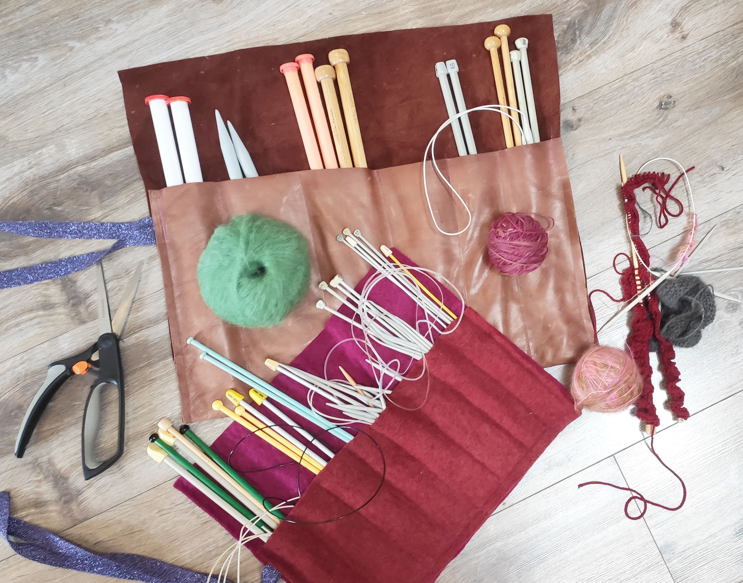 How to make your own DIY knitting needle case - Skandimama