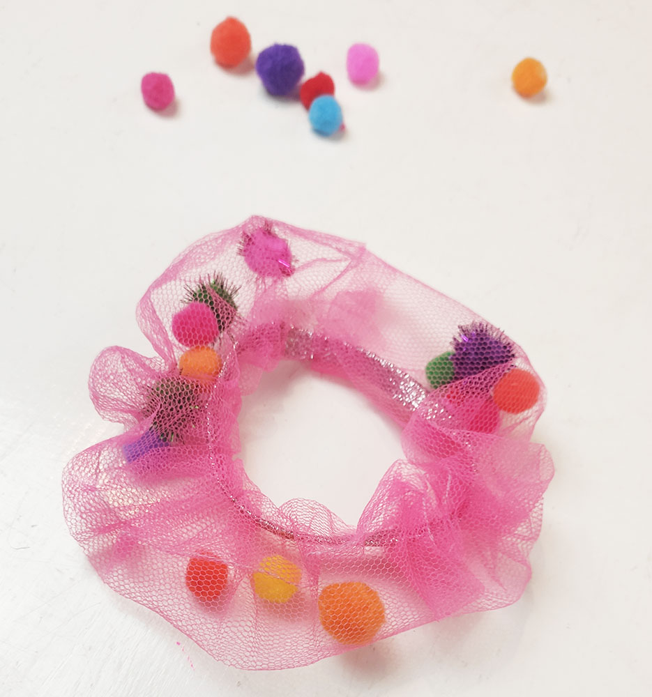 The awesome Tulle pompom scrunchie DIY